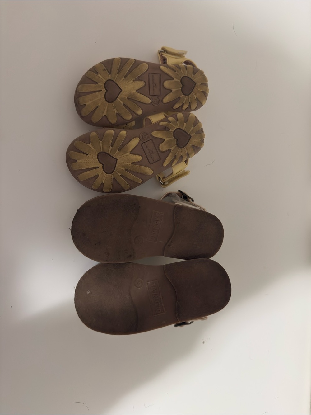 6 Toddler sandals - Picture 3 of 3